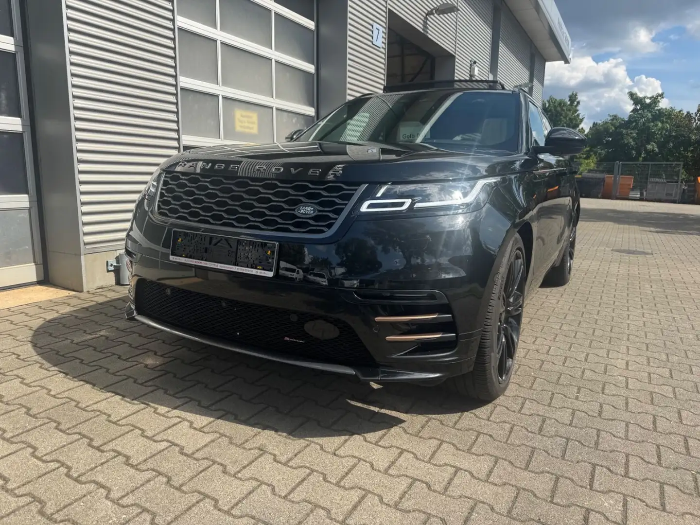 Land Rover Range Rover Velar R-Dynamic HSE Schwarz - 1