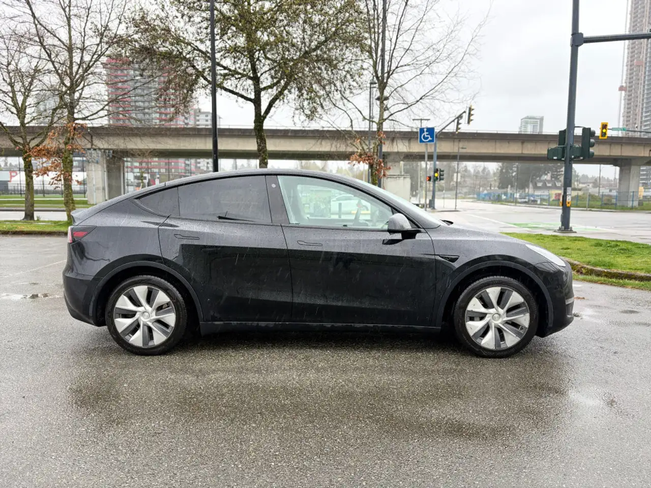 Tesla Model Y снимка Tesla Model Y