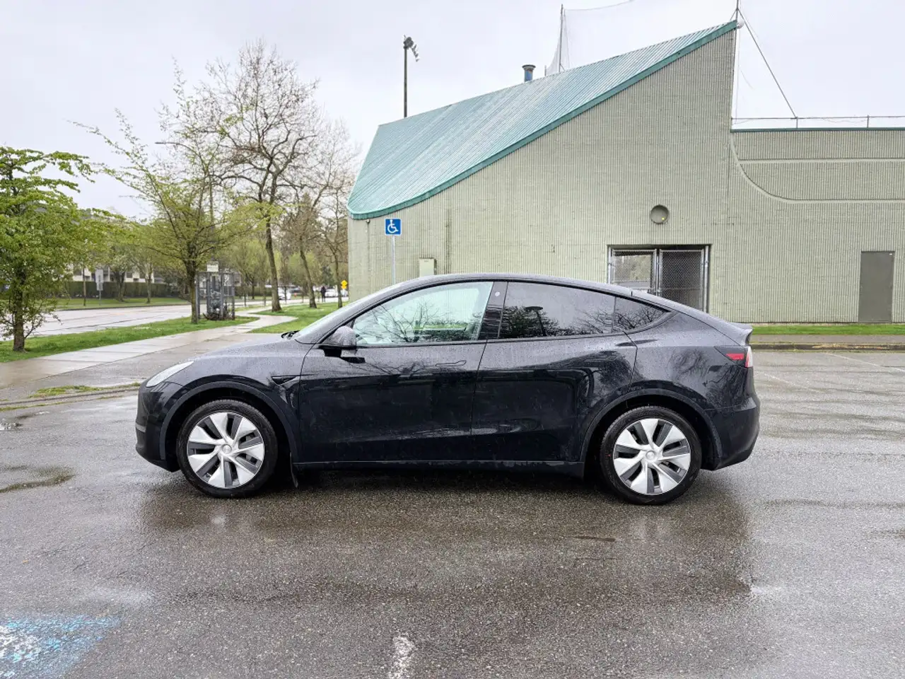 Tesla Model Y снимка Tesla Model Y