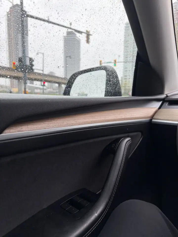 Tesla Model Y снимка Tesla Model Y