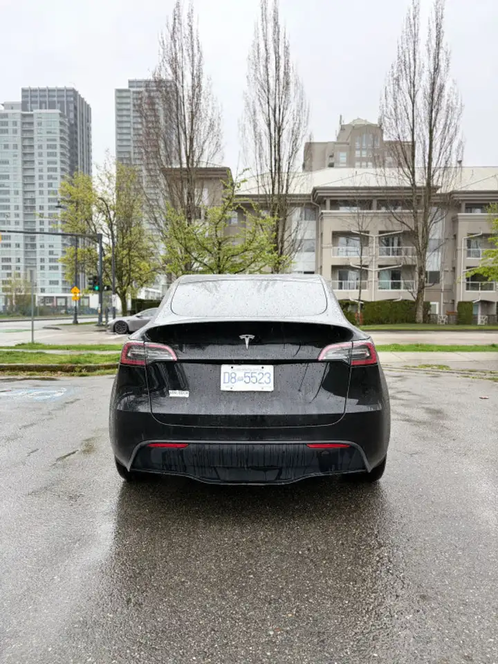 Tesla Model Y снимка Tesla Model Y