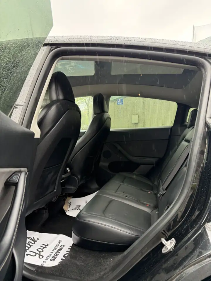 Tesla Model Y снимка Tesla Model Y