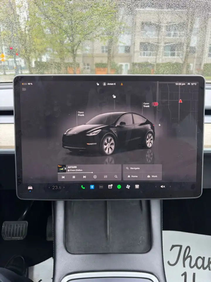 Tesla Model Y снимка Tesla Model Y