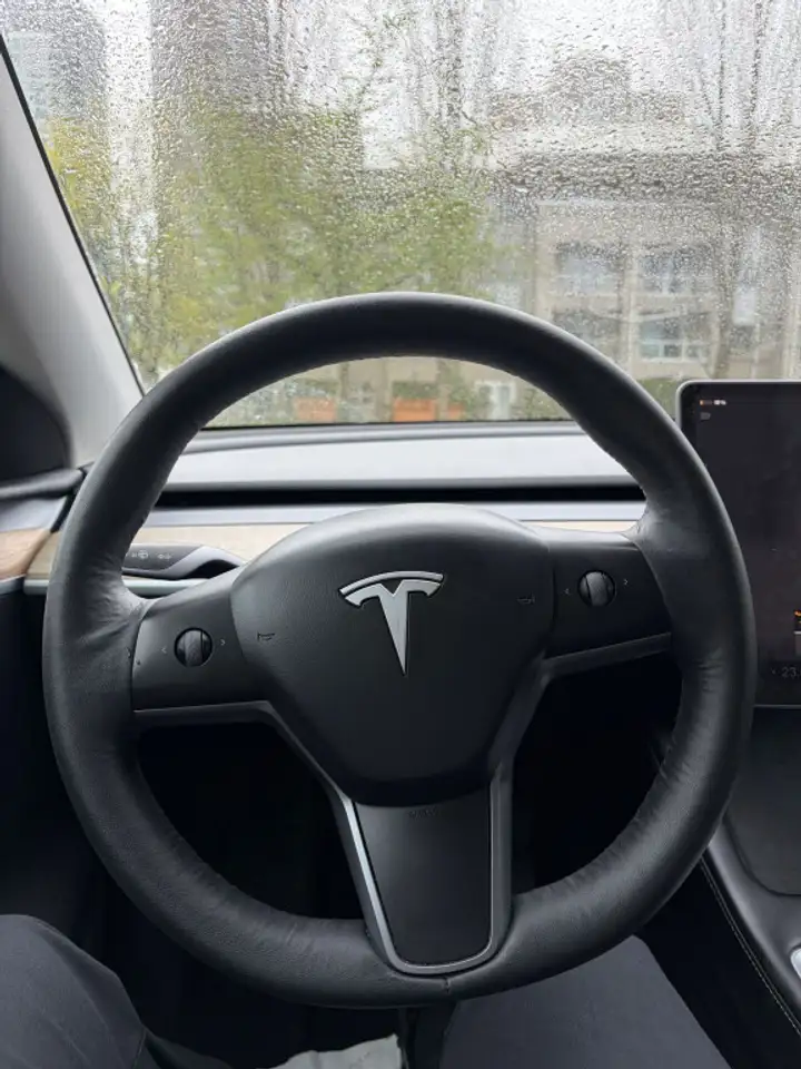 Tesla Model Y снимка Tesla Model Y