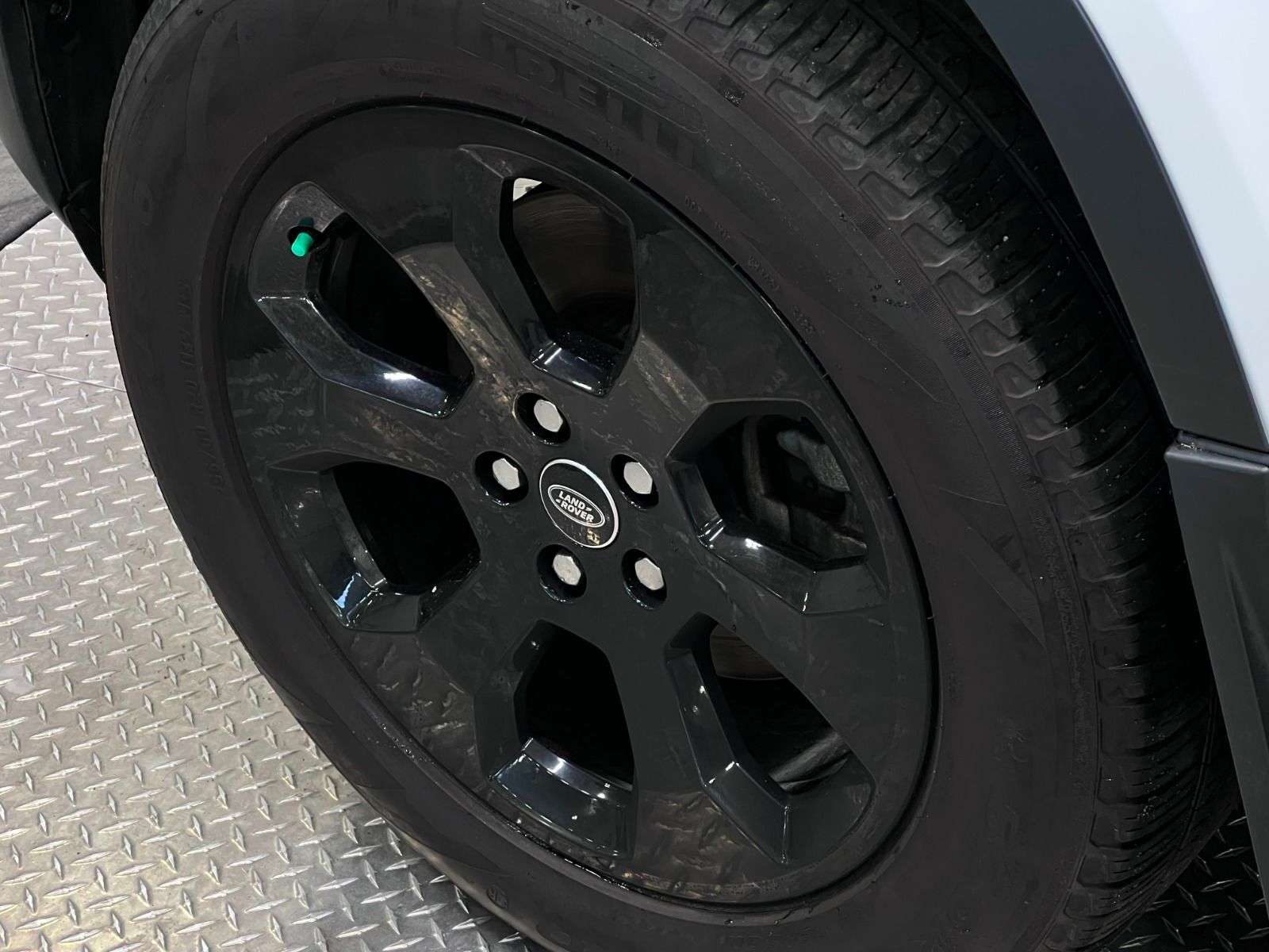 2024 Land Rover Defender 110 P300 S thumb 10