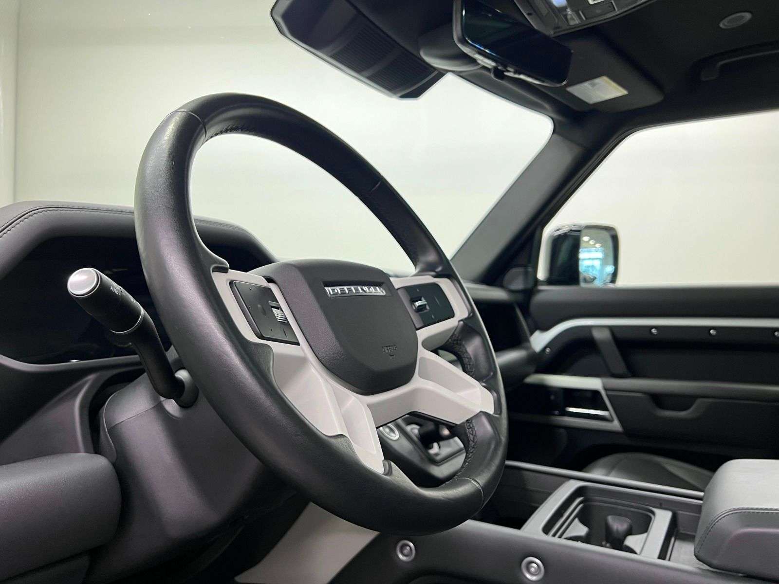 2024 Land Rover Defender 110 P300 S thumb 33