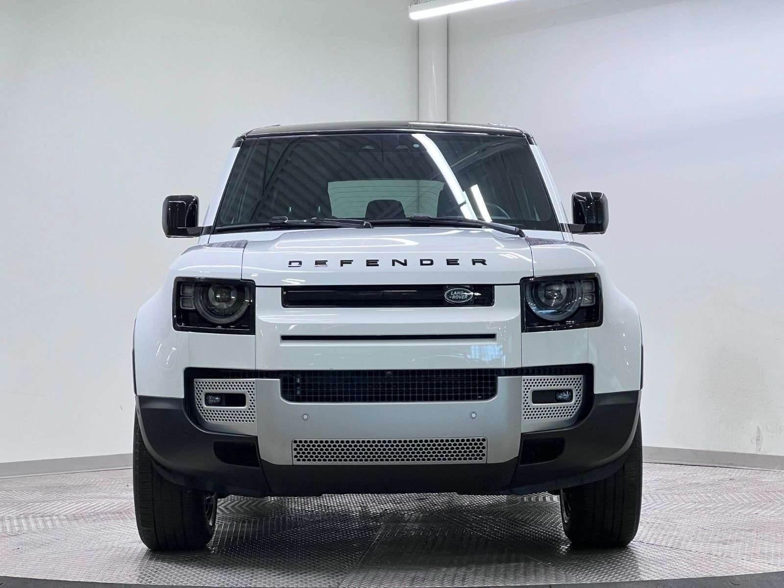 2024 Land Rover Defender 110 P300 S thumb 8