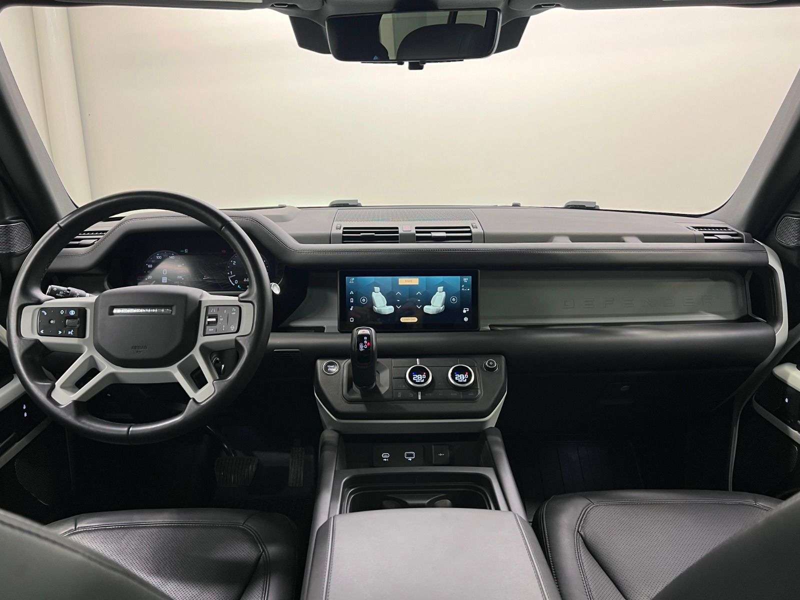 2024 Land Rover Defender 110 P300 S thumb 35