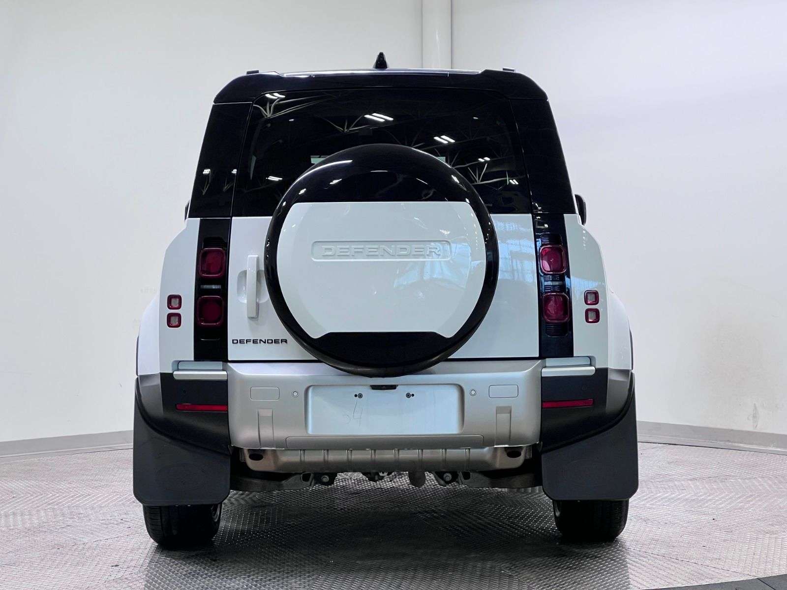 2024 Land Rover Defender 110 P300 S thumb 6