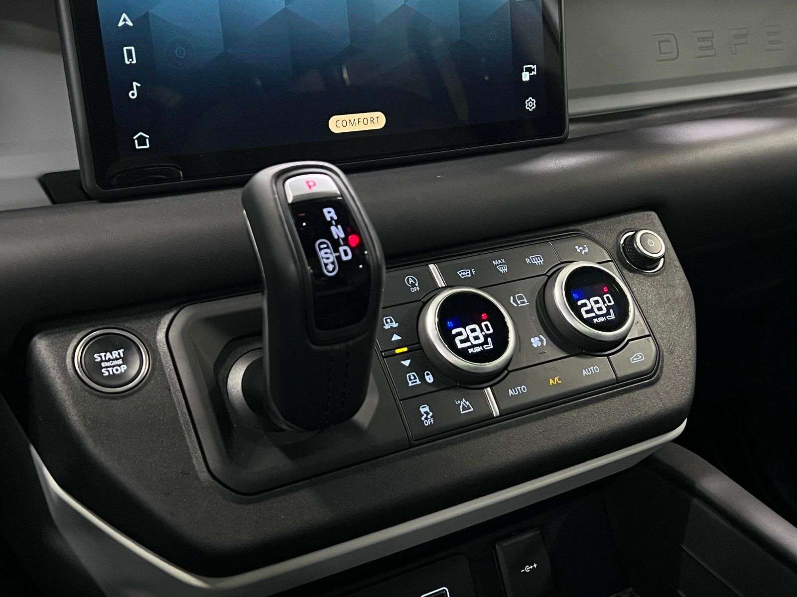 2024 Land Rover Defender 110 P300 S thumb 18