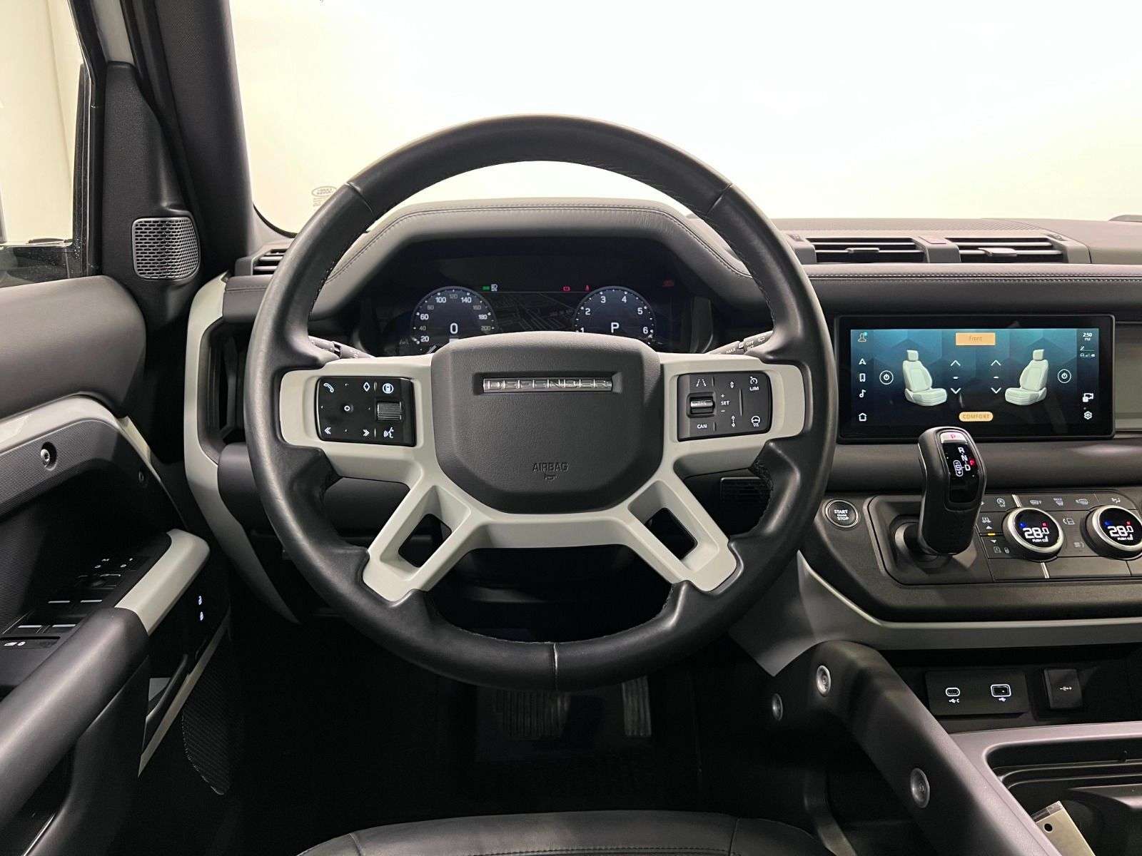 2024 Land Rover Defender 110 P300 S thumb 15