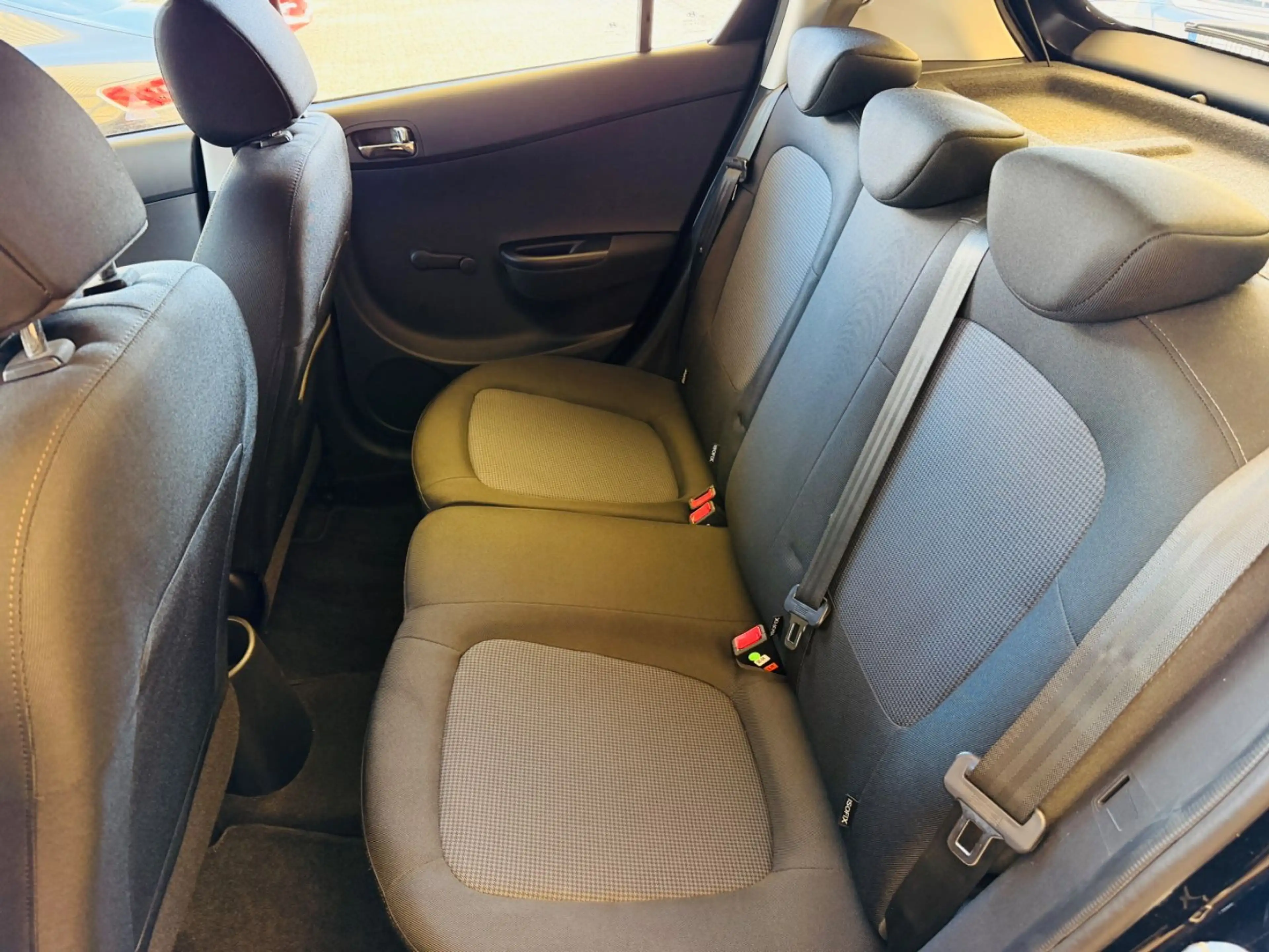 Hyundai i20 Trend aus 1 Hand echte KM Scheckheft+Klima — photo 18