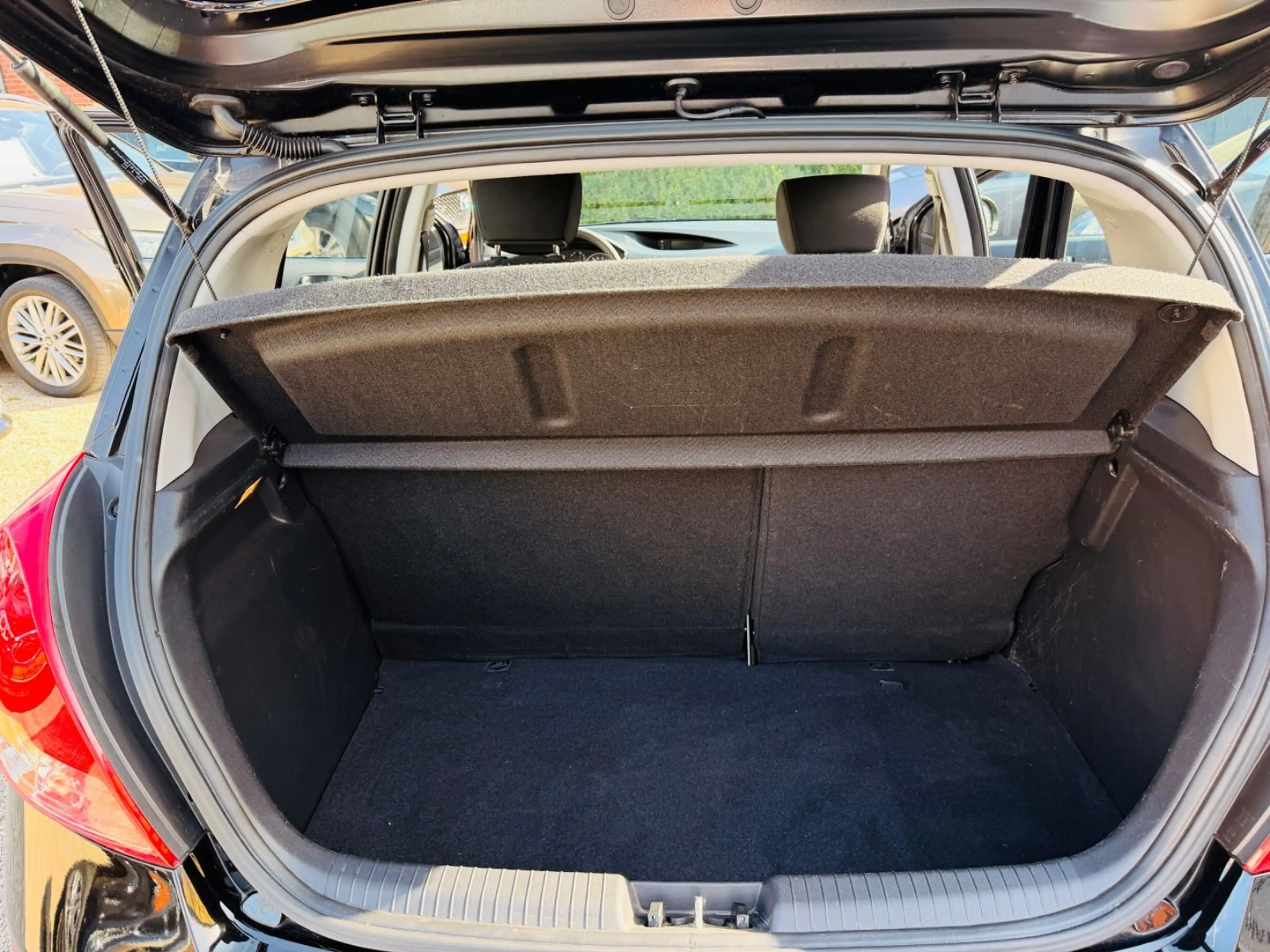 Hyundai i20 Trend aus 1 Hand echte KM Scheckheft+Klima — photo 15