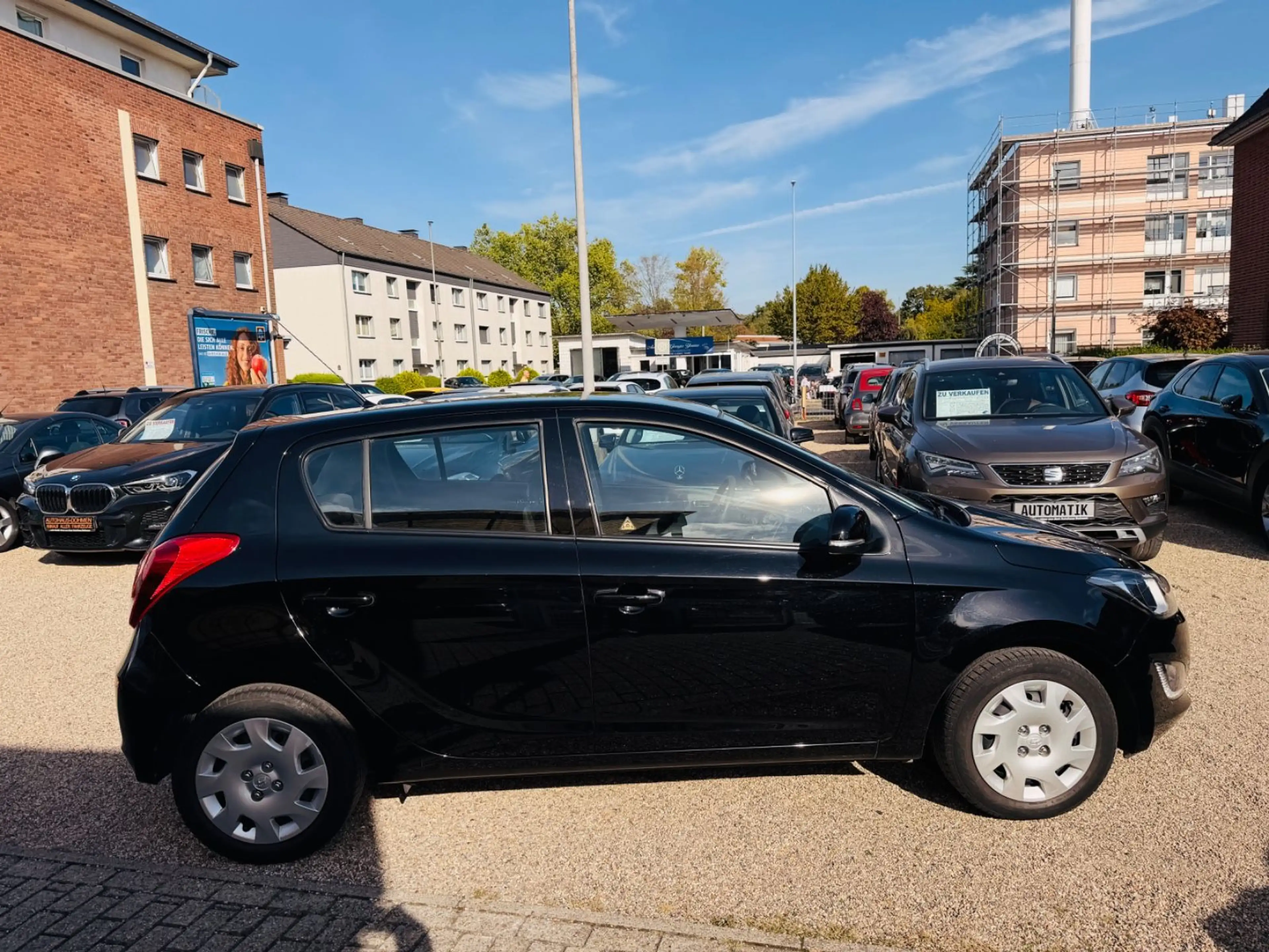 Hyundai i20 Trend aus 1 Hand echte KM Scheckheft+Klima — photo 4