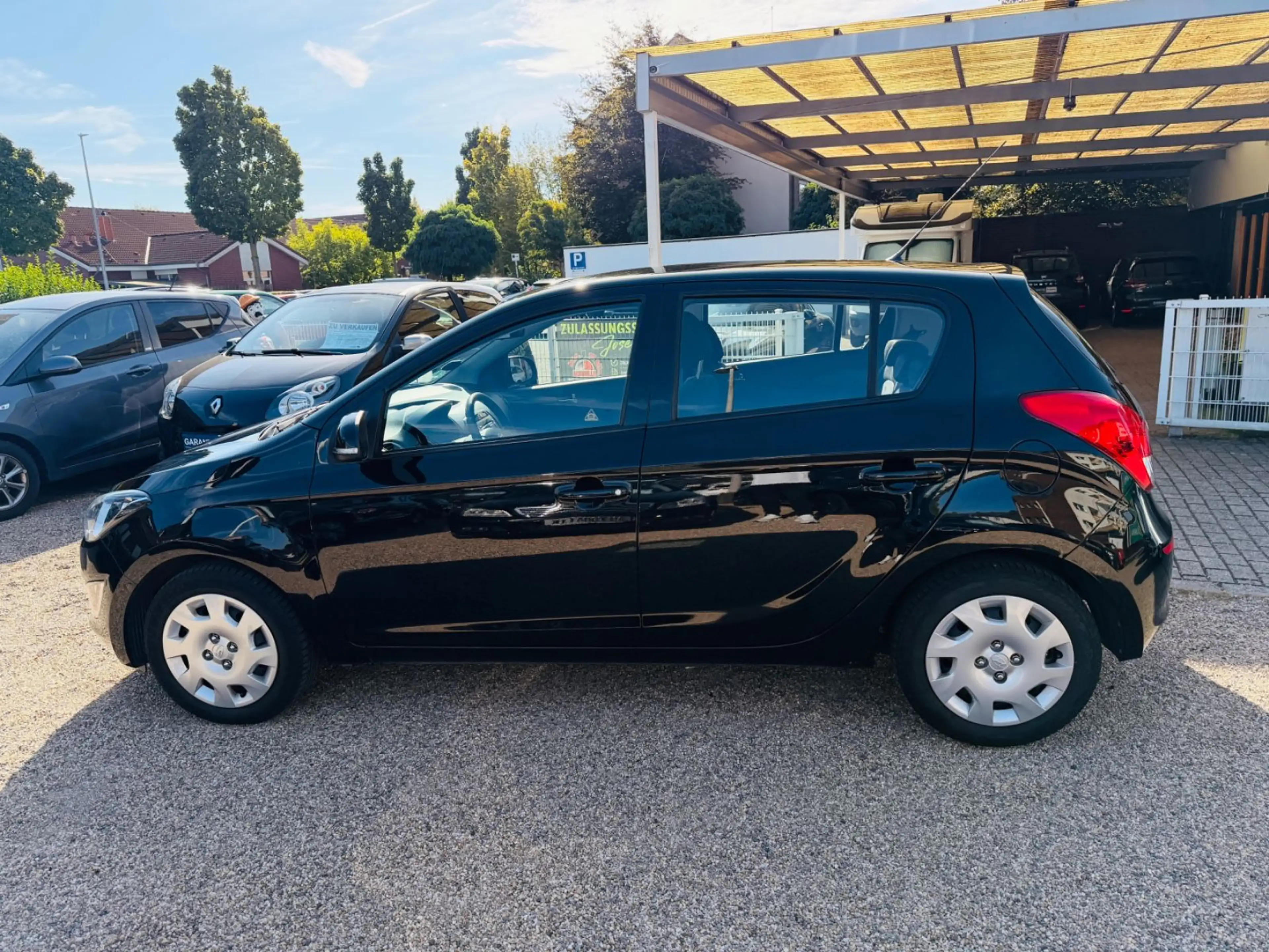 Hyundai i20 Trend aus 1 Hand echte KM Scheckheft+Klima — photo 9