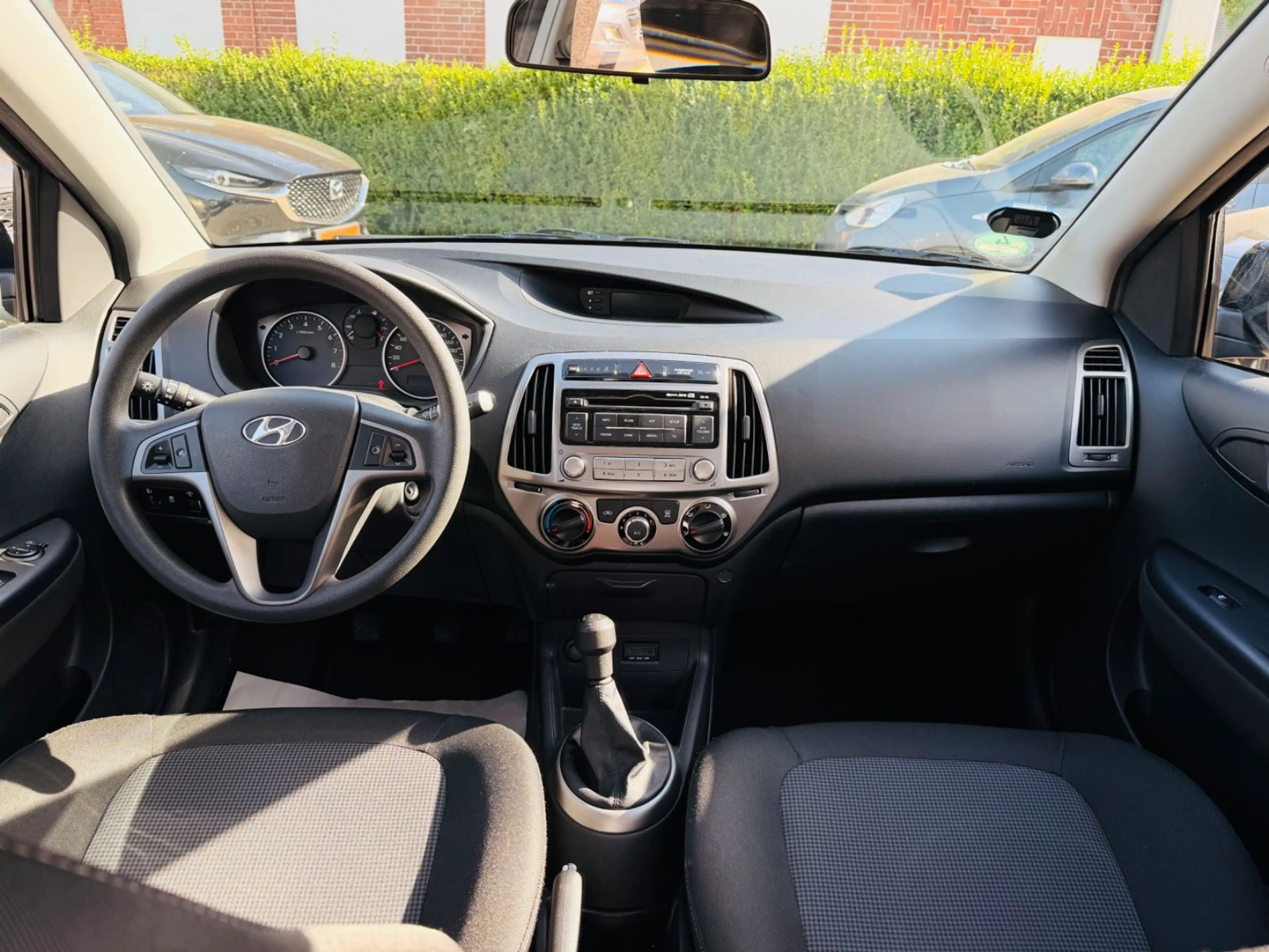Hyundai i20 Trend aus 1 Hand echte KM Scheckheft+Klima — photo 20