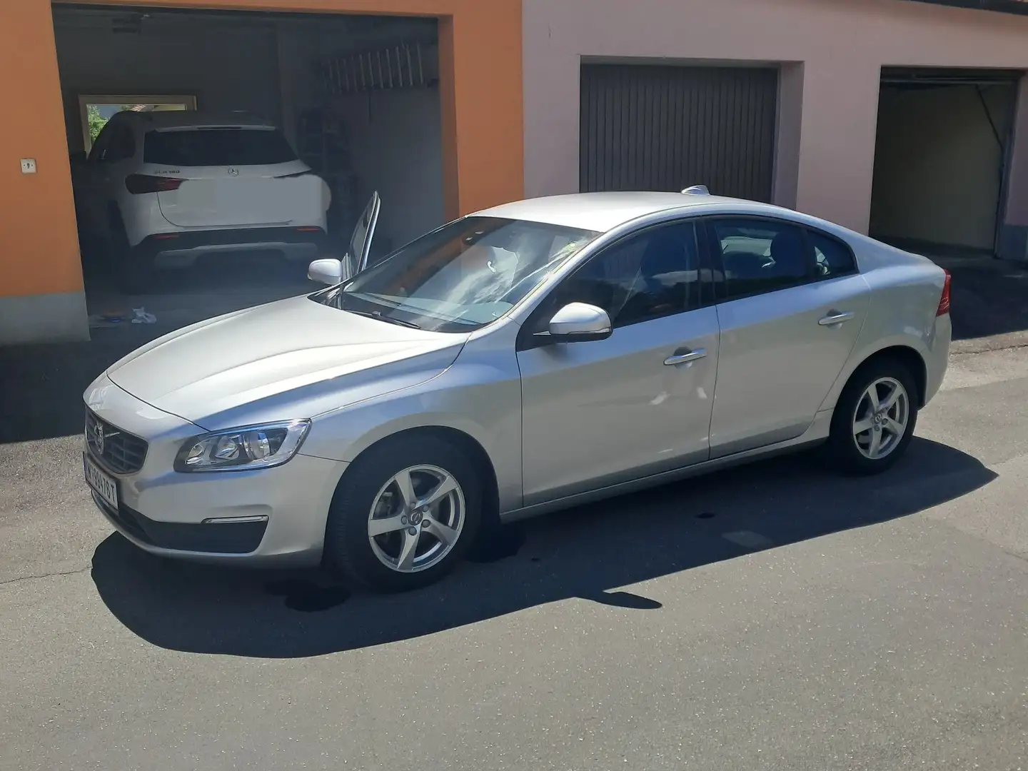 Volvo S60 T3 Kinetic Silber - 2