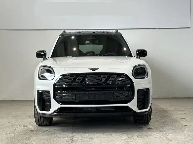 Mini Countryman view 4