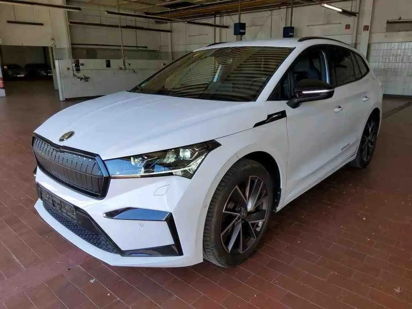 Skoda Enyaq iV 60 62 kWh +LED +AHK +RKAM +ACC +LM +SHZ + Weiß - 2