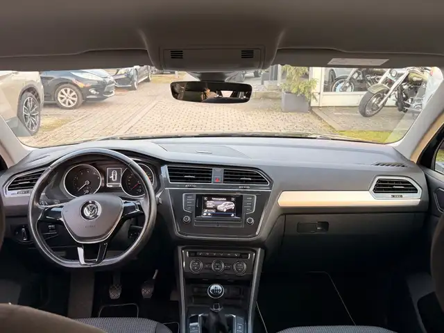 Volkswagen Tiguan view 11