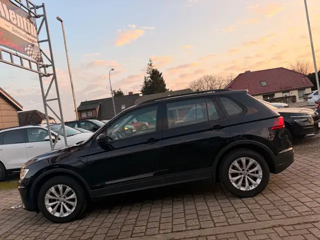 Volkswagen Tiguan view 4