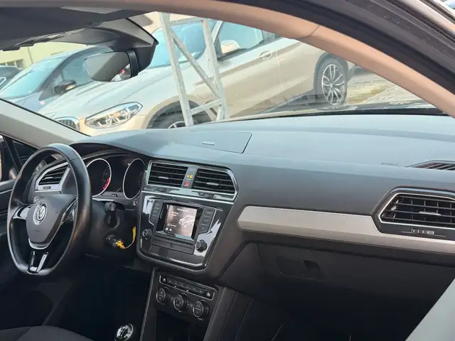 Volkswagen Tiguan view 12