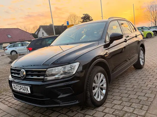 Volkswagen Tiguan view 3