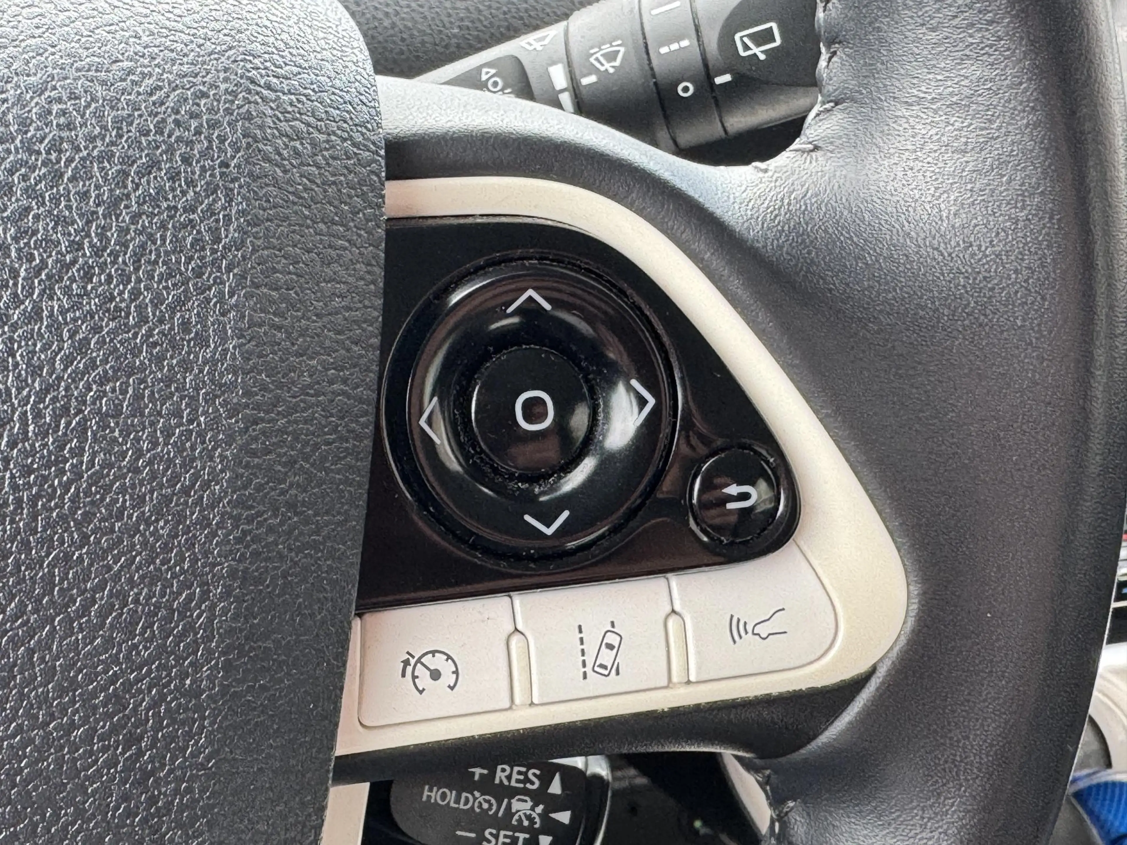 Toyota Prius 1.8 HYBRID FIRST EDITION NAVI STOELVERW AFN-TREKHA — photo 12