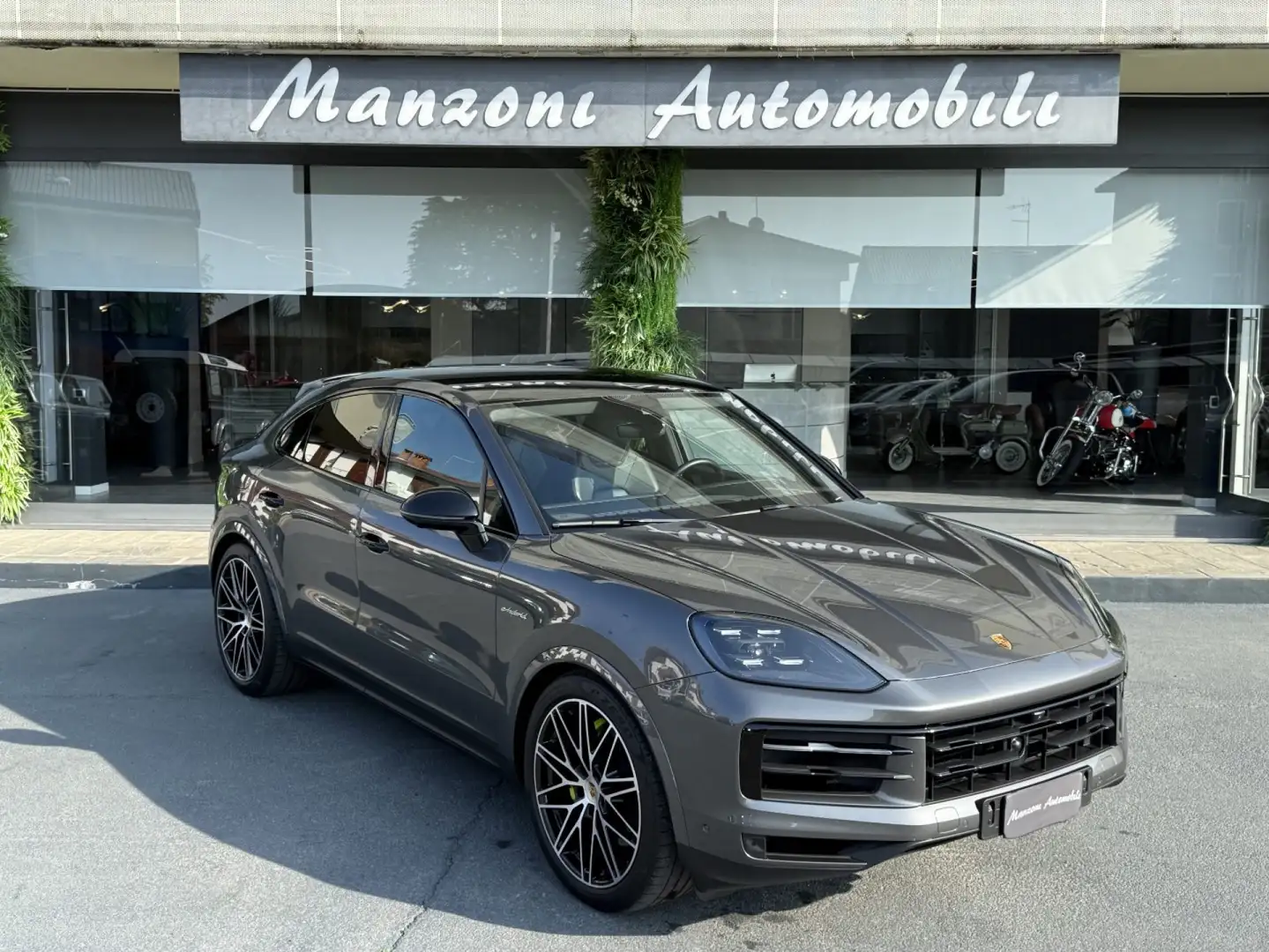 Porsche Cayenne Coupé 3.0 V6 E-Hybrid  MOD. 2024 IVA ESPOSTA Gris - 1