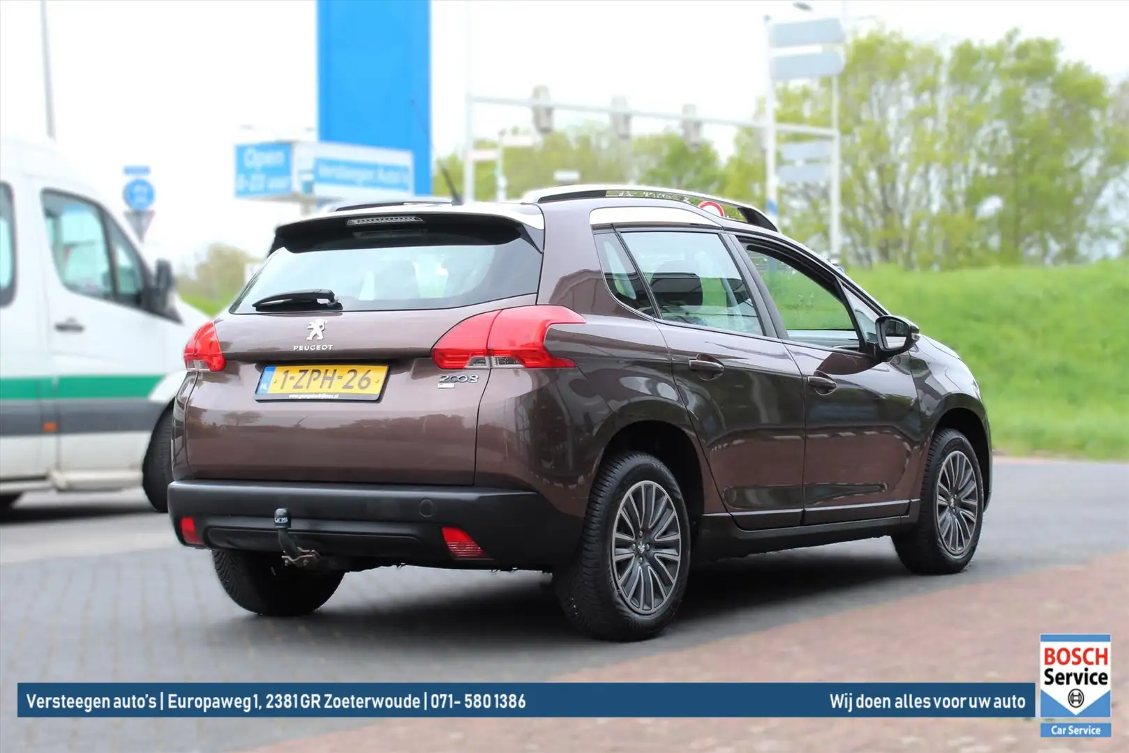Peugeot 2008 1.2 PureTech 82pk S&S Automaat Acces | Trekhaak Bruin - 2