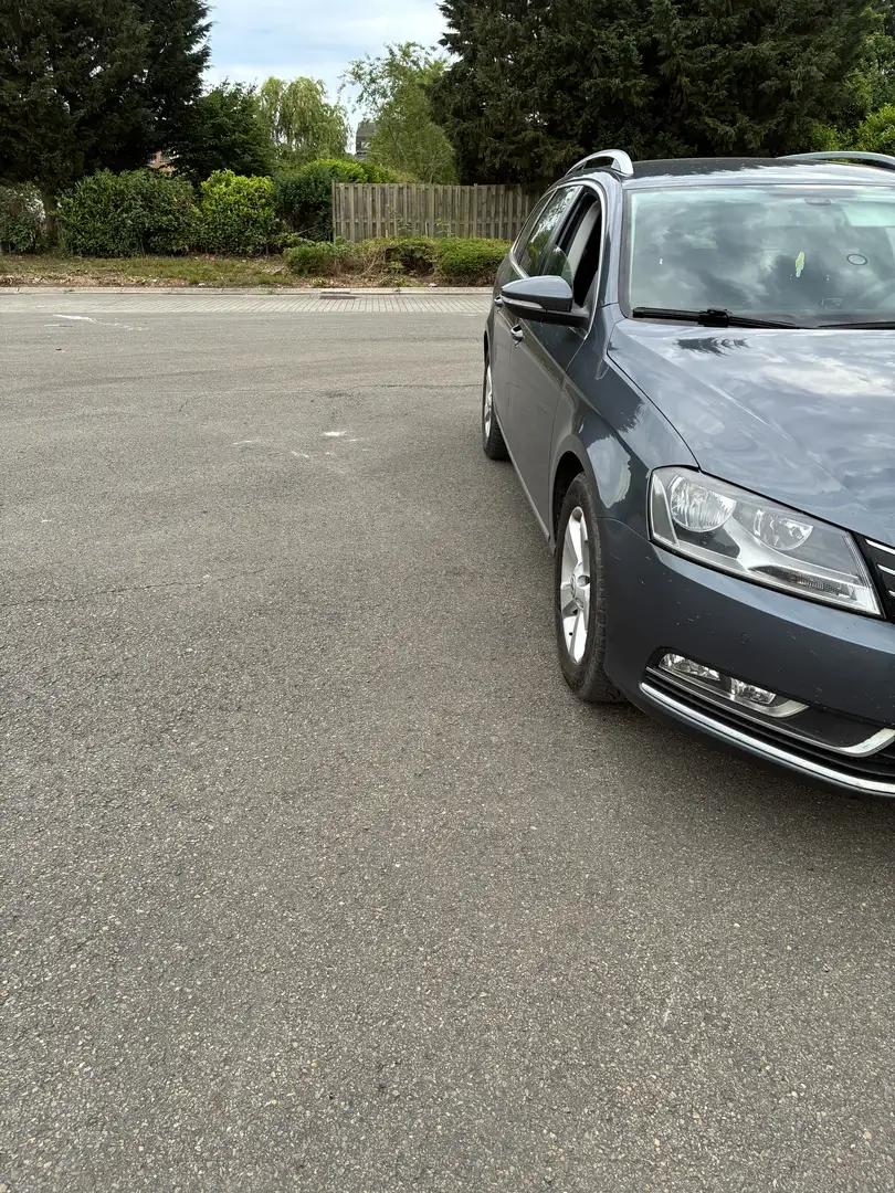 Volkswagen Passat Variant SW 1.6 CR TDi BlueMotion euros 5b Blauw - 1