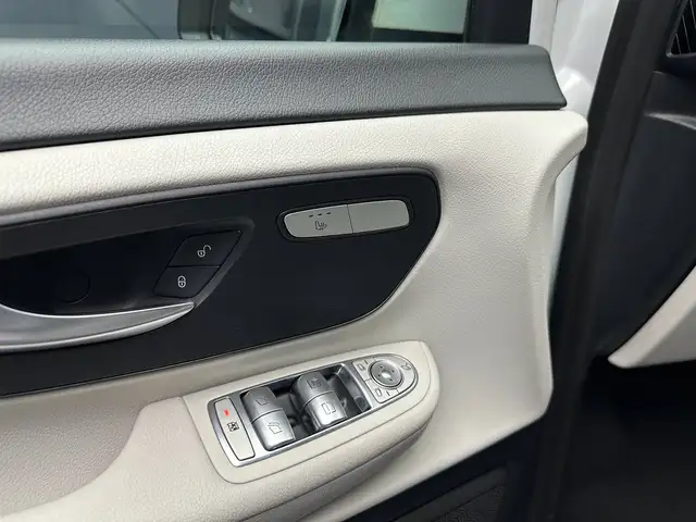 Mercedes-Benz 250 view 13