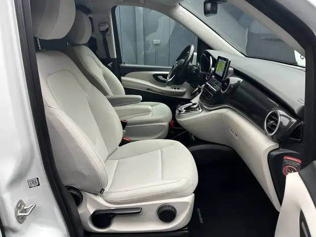 Mercedes-Benz 250 view 9