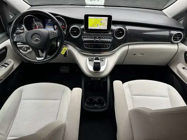 Mercedes-Benz 250 view 11