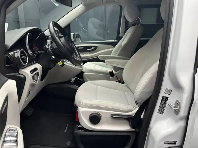 Mercedes-Benz 250 view 14
