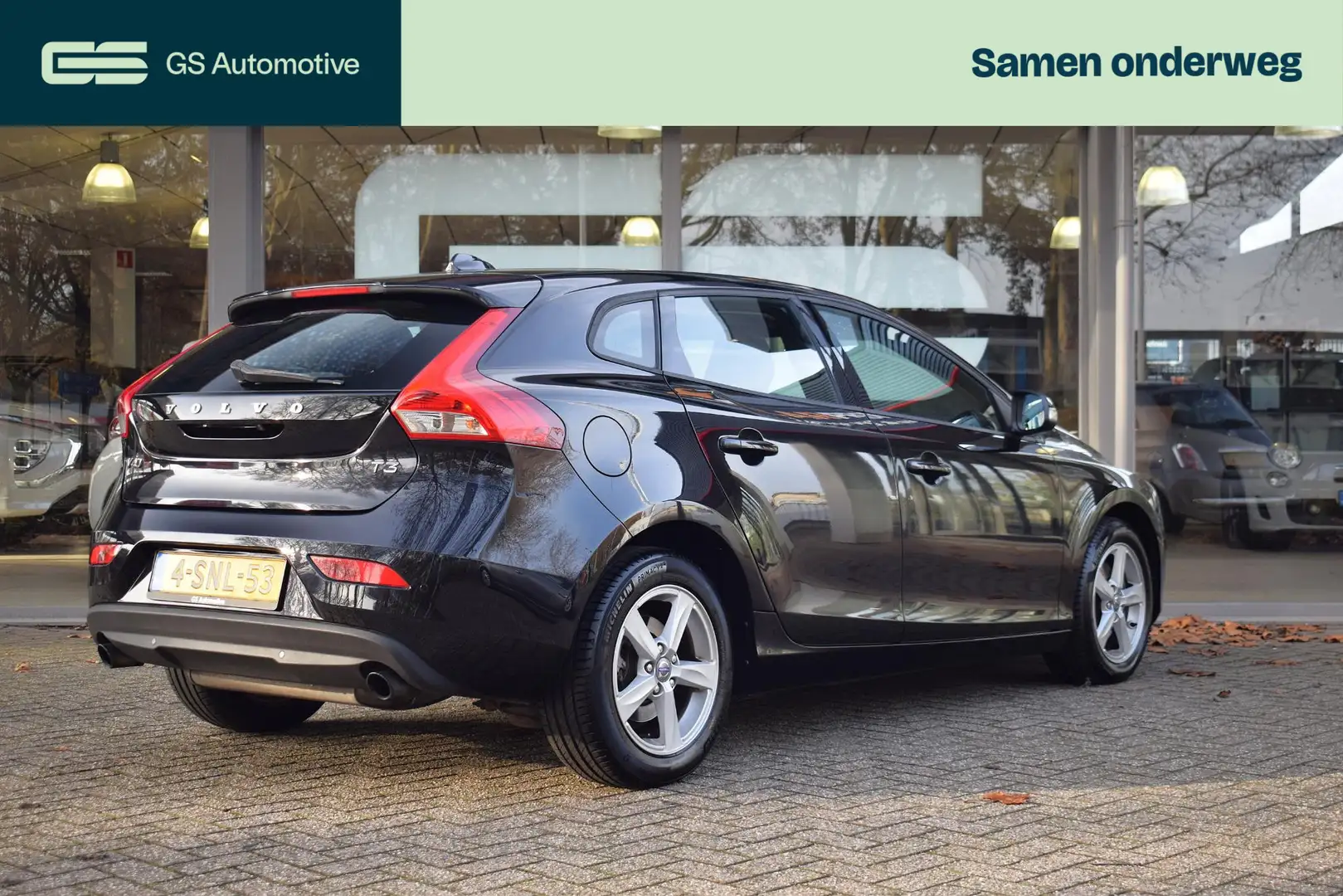 Volvo V40 1.6 T3 Momentum NAV|LMV|CRUISE|STOELVERW|2DE EIG Nero - 2