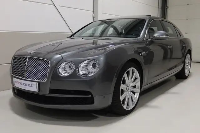 Bentley Flying Spur 4.0 V8 I Mulliner I Naim I Service new