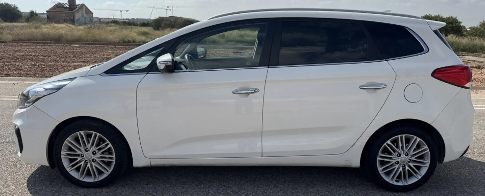 Kia Carens 1.7CRDi VGT Emotion DCT 141 Wit - 2