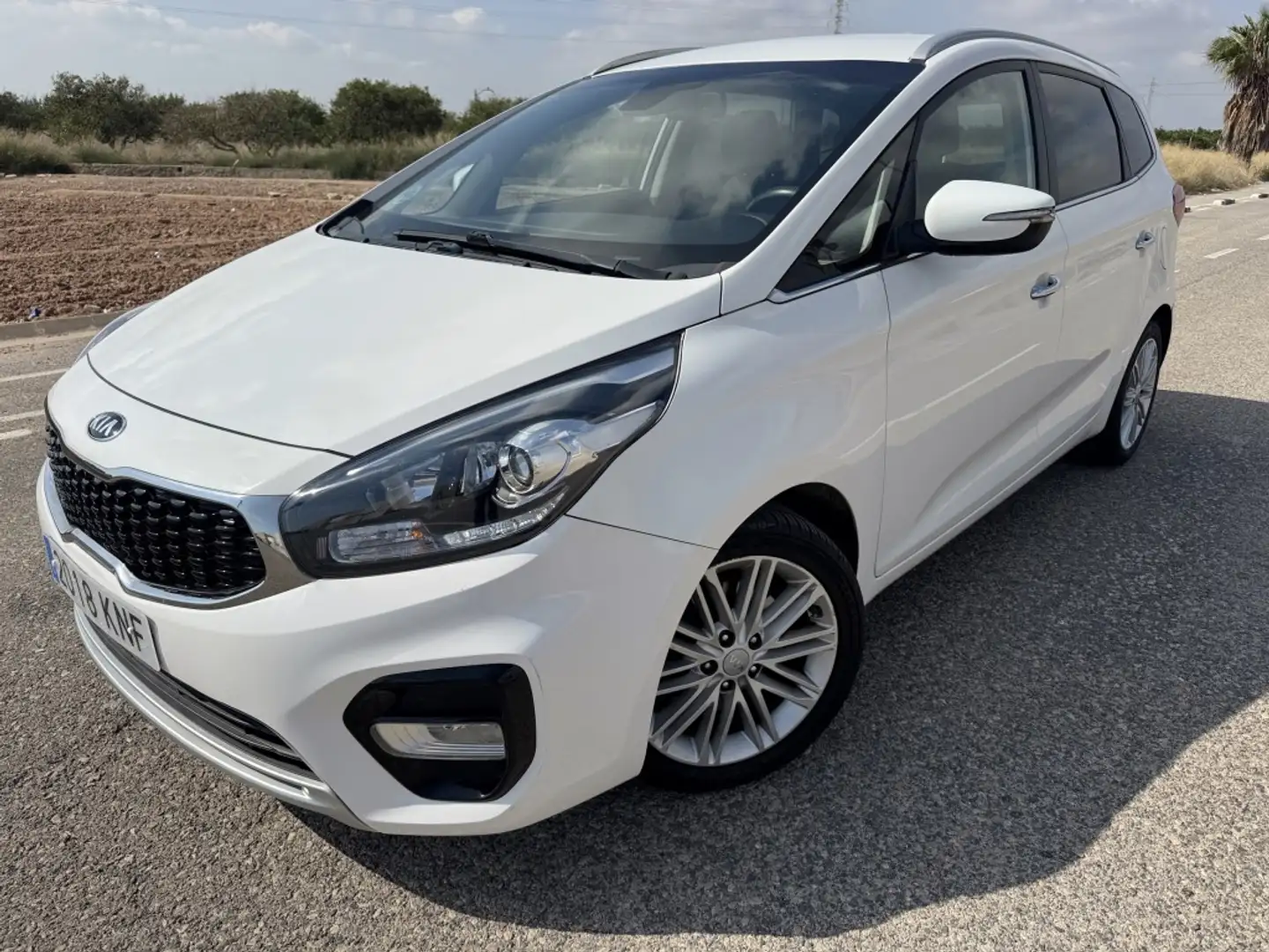 Kia Carens 1.7CRDi VGT Emotion DCT 141 Wit - 1