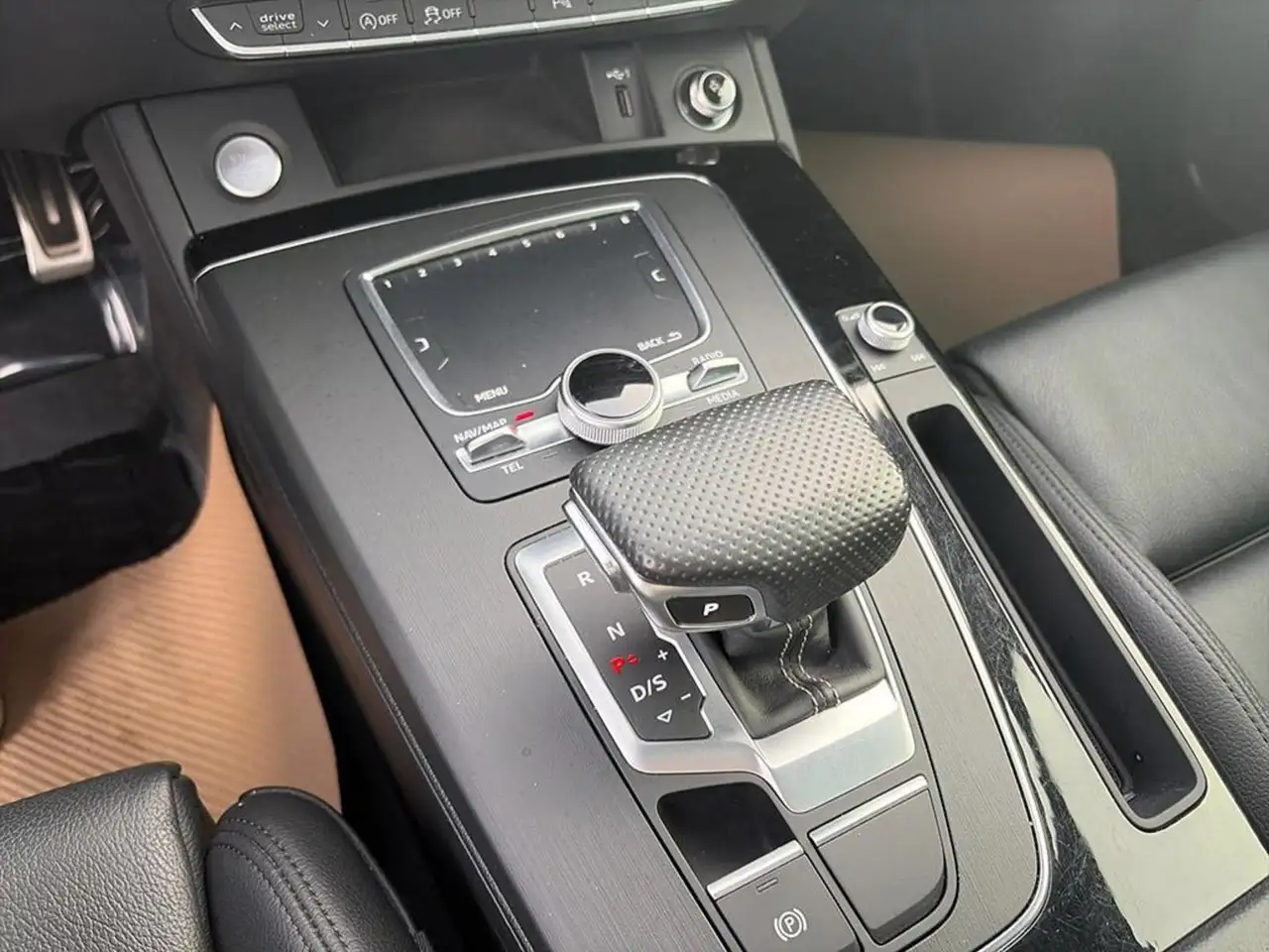 Audi Q5 снимка Audi Q5
