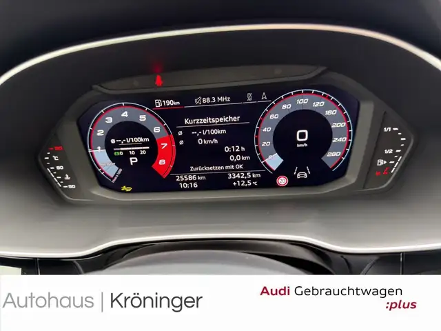 Audi Q3 view 12
