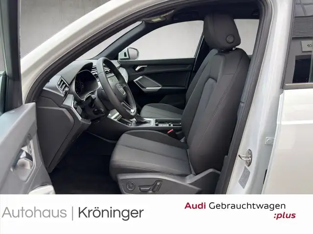Audi Q3 view 7