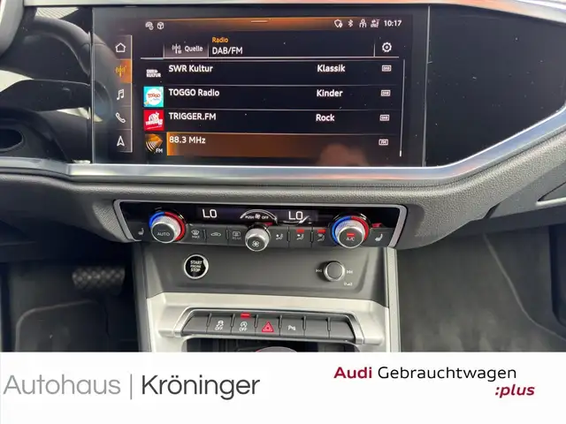 Audi Q3 view 15