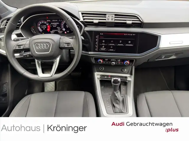 Audi Q3 view 13