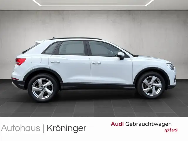 Audi Q3 view 4