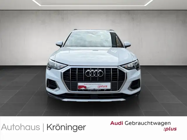 Audi Q3 view 5