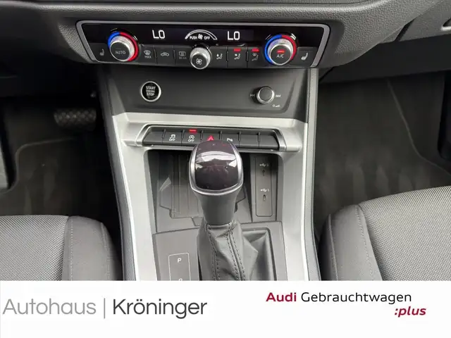 Audi Q3 view 14