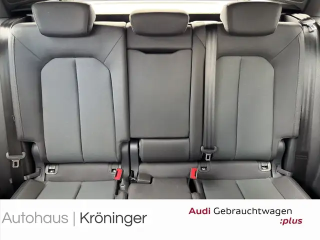 Audi Q3 view 10