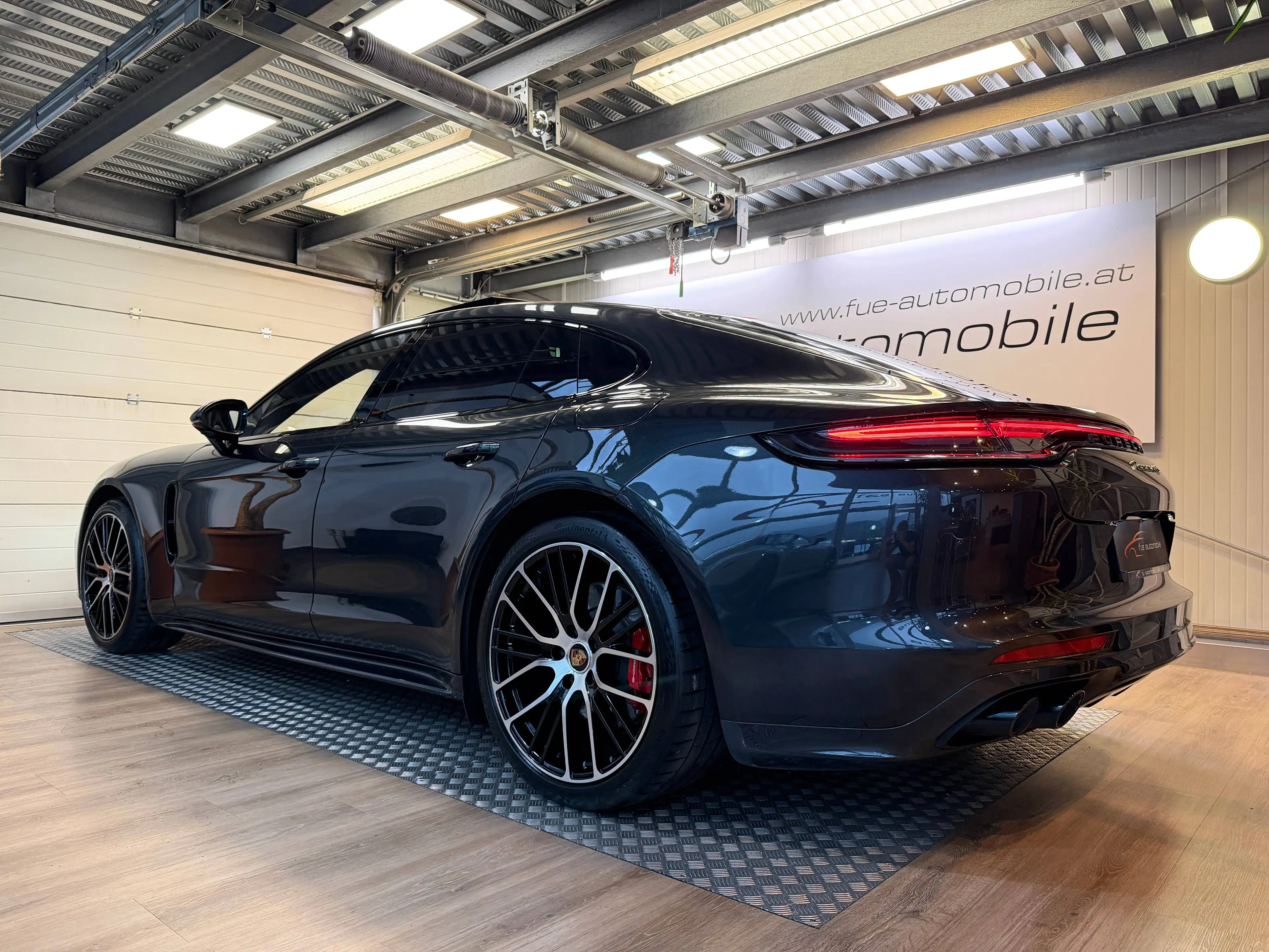 Porsche Panamera 4 S E-Hybrid — photo 8