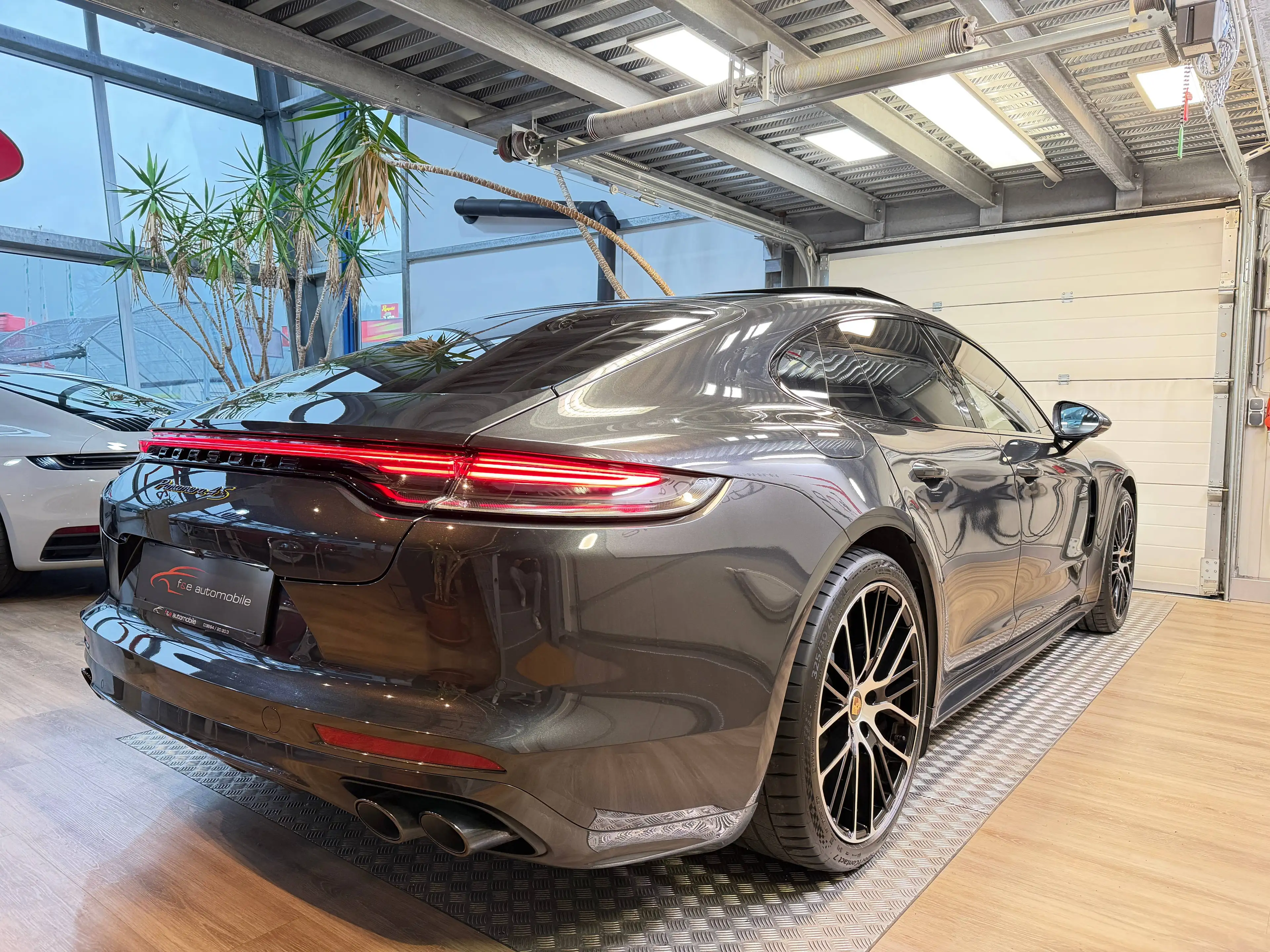 Porsche Panamera 4 S E-Hybrid — photo 11